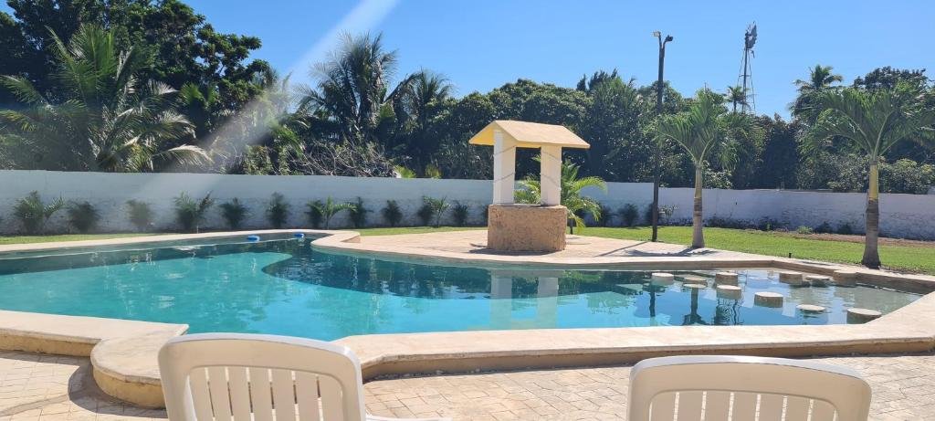 The pool from the outdoor dining area